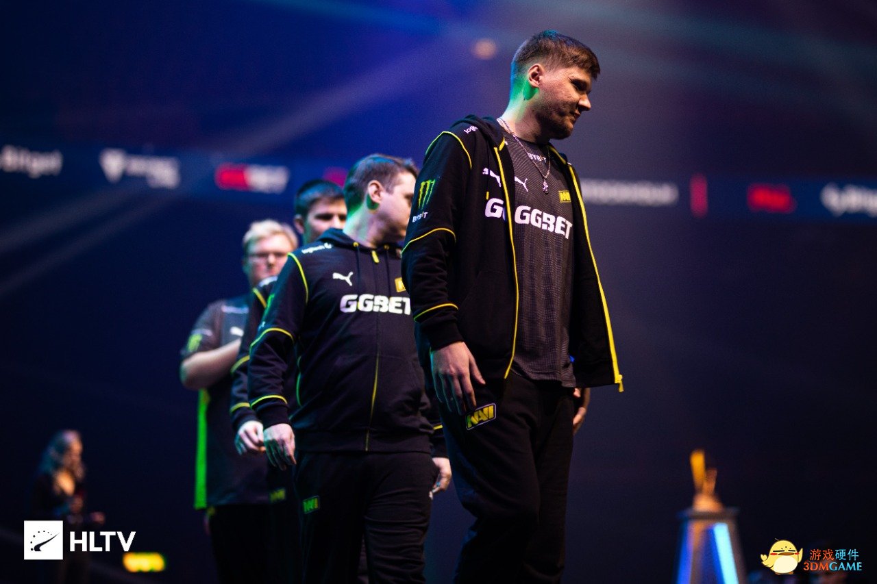 也暴露出他 也暴露出他