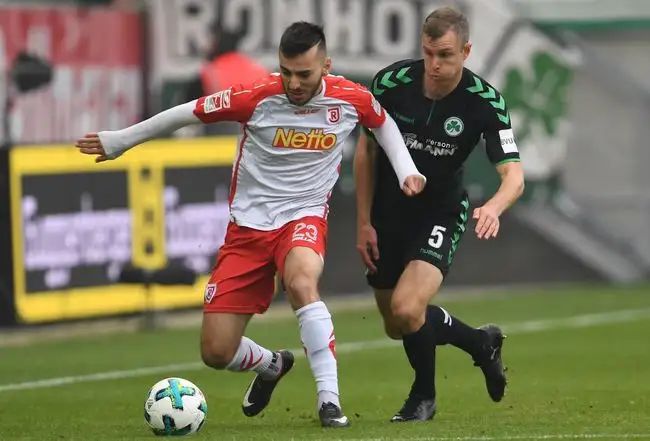 显紧张又充 显紧张又充