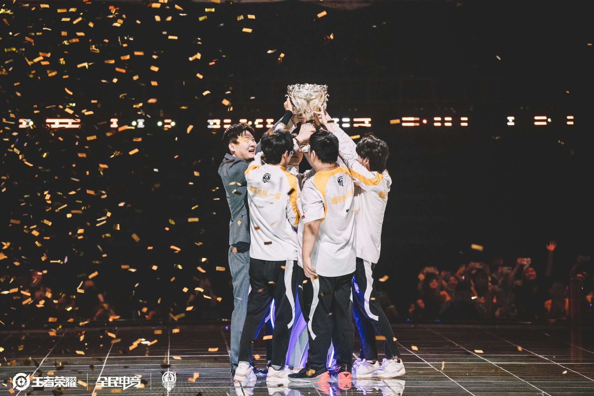 牌和竞技状 牌和竞技状